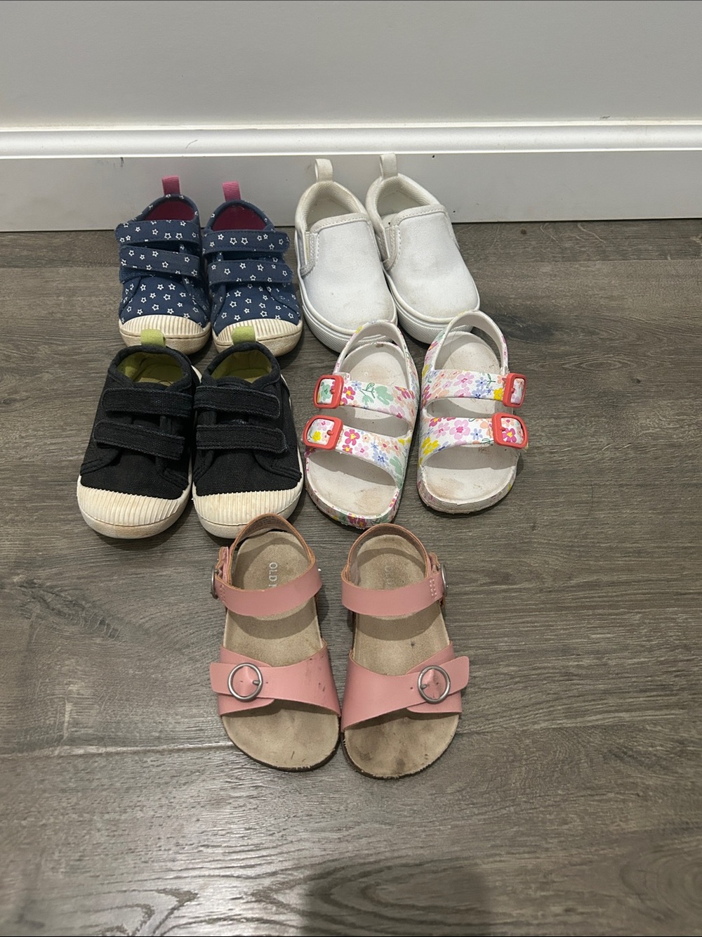 5 pairs of toddler shoes- size 5